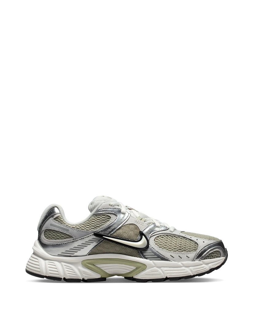 Nike_Female_001.jpg