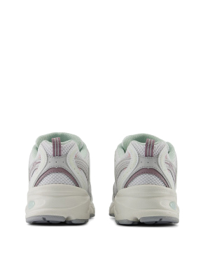 Женские кроссовки New Balance 530 тканевые белые - фото 4 - Miraton