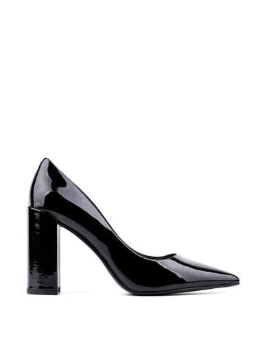 Жіночі туфлі з гострим носком чорні лакові фото 1