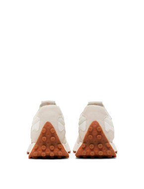Женские кроссовки New Balance 327 замшевые бежевые - фото 4 - Miraton