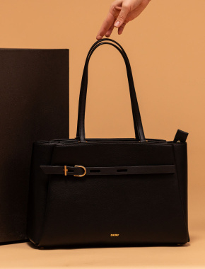 Женская сумка тоут DKNY кожаная черная с декоративным ремнем - фото 1 - Miraton