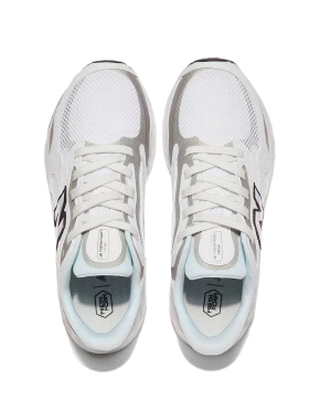 Жіночі кросівки New Balance Arishi V4 Tiralux тканинні білі - фото 4 - Miraton
