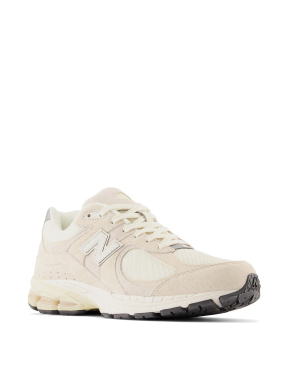 Жіночі кросівки New Balance 2002 замшеві бежеві - фото 2 - Miraton
