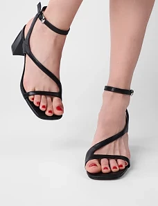 Женские босоножки Attizzare кожаные черные - фото  - Miraton