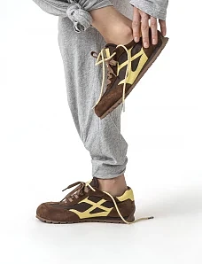 Женские кроссовки велюровые коричневые - фото  - Miraton