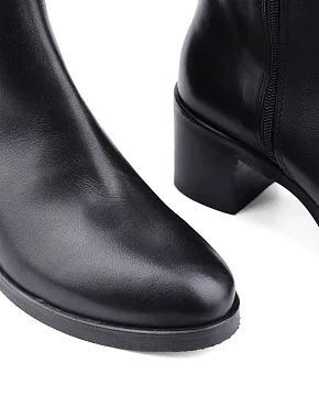 Женские ботфорты трубы черные кожаные - фото 5 - Miraton