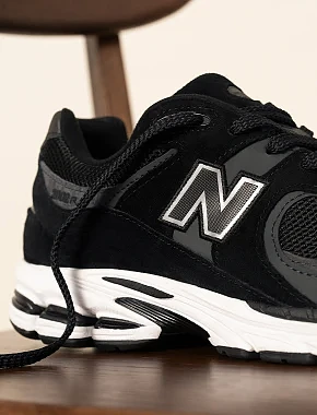 Чоловічі кросівки New Balance 2002 замшеві чорні - фото 5 - Miraton