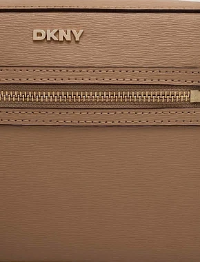 Женская сумка camera bag DKNY кожаная бежевая - фото 4 - Miraton