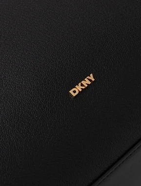 Жіноча сумка тоут DKNY шкіряна чорна з декоративним ременем - фото 5 - Miraton