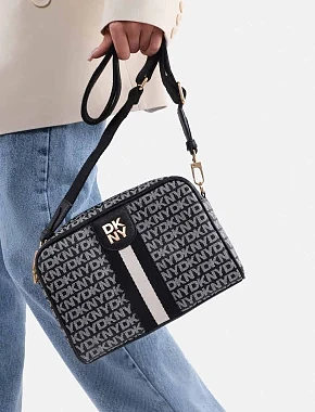 Женская сумка camera bag DKNY кожаная черная - фото 2 - Miraton