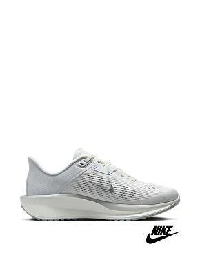 Женские кроссовки раннеры Nike QUEST 6 тканевые серые - фото 1 - Miraton