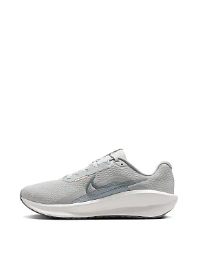Женские кроссовки раннеры Nike DOWNSHIFTER 13 тканевые серые - фото 2 - Miraton