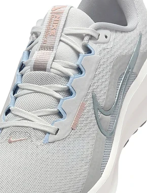 Женские кроссовки раннеры Nike DOWNSHIFTER 13 тканевые серые - фото 7 - Miraton