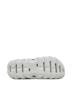 Женские кроксы Crocs резиновые серые - фото 5 - Miraton