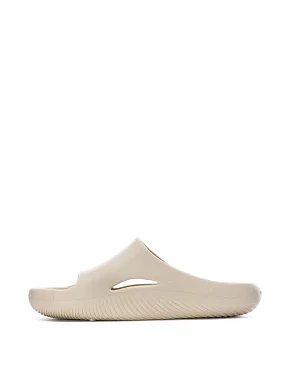 Жіночі шльопанці Crocs гумові бежеві - фото 2 - Miraton