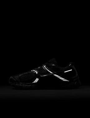 Чоловічі кросівки Nike V5 Rnr текстильні чорні - фото 8 - Miraton