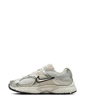 Жіночі кросівки Nike V5 Rnr текстильні бежеві - фото 2 - Miraton