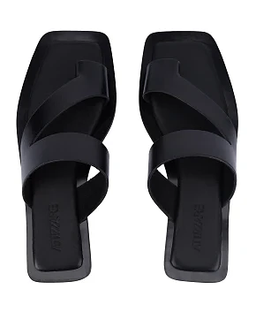 Женские шлепанцы кожаные черные - фото 1 - Miraton