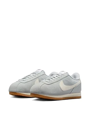 Женские кроссовки Nike W NIKE CORTEZ SUEDE кожаные серые - фото 2 - Miraton