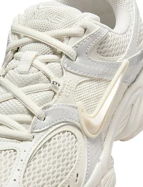 Жіночі кросівки Nike V5 RNR SIB з екошкіри бежеві - фото 2 - Miraton