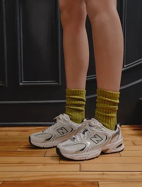 Женские кроссовки New Balance MR530SG из экокожи белые - фото 5 - Miraton