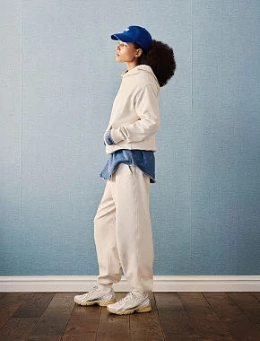 Женские кроссовки New Balance U7403OO из экокожи бежевые - фото 1 - Miraton