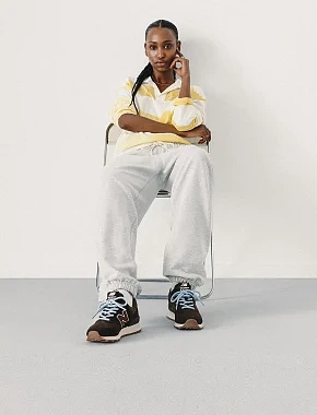 Женские кроссовки New Balance W57474P замшевые коричневые - фото 4 - Miraton