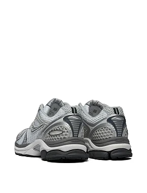 Мужские кроссовки Saucony PROGRID TRIUMPH 4 из экокожи серебряного цвета - фото 2 - Miraton