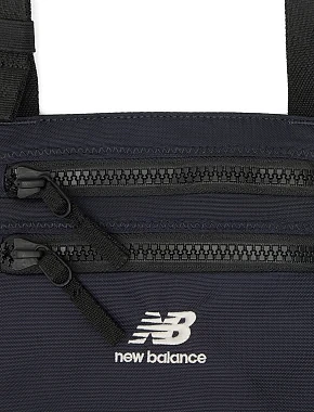 Сумка через плече New Balance Urban Sling Bag текстильна синя - фото 1 - Miraton