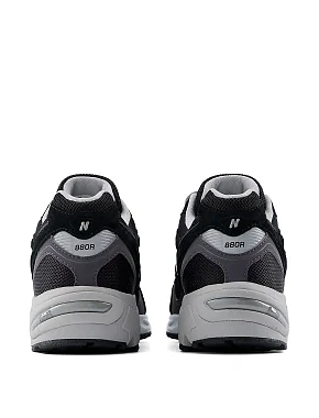Чоловічі кросівки New Balance U880R8EU чорні замшеві - фото 4 - Miraton