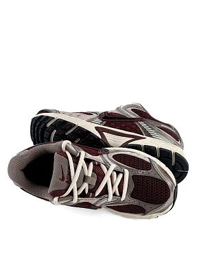 Кросівки жіночі Nike V5 RNR бордові текстильні - фото 1 - Miraton