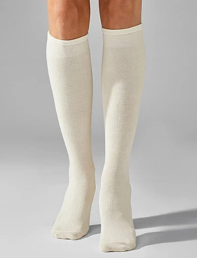 Женские гольфы Legs молочные - фото 1 - Miraton