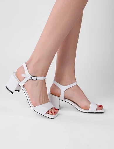 Женские босоножки Attizzare кожаные белые - фото 1 - Miraton