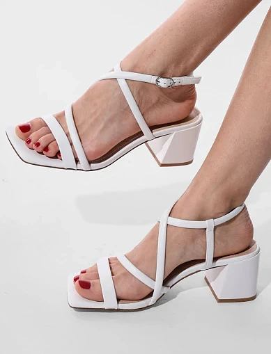 Жіночі босоніжки MIRATON шкіряні білі (8195-83-1) - фото 1 - Miraton