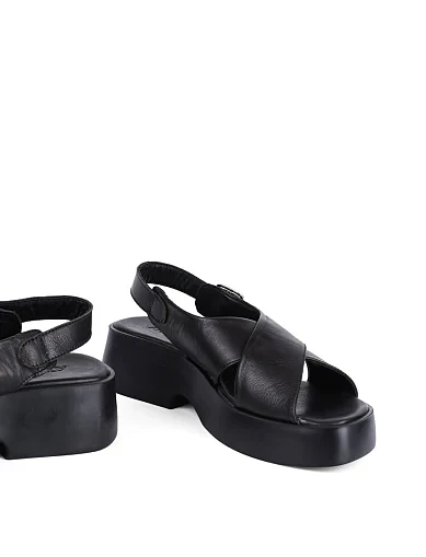 Жіночі босоніжки Attizzare шкіряні чорні (418 25536-50) - фото 2 - Miraton