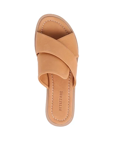 Женские шлепанцы Attizzare кожаные коричневые - фото 2 - Miraton
