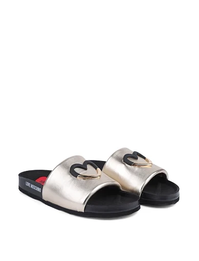 Женские шлепанцы Love Moschino кожаные золотого цвета - фото 3 - Miraton