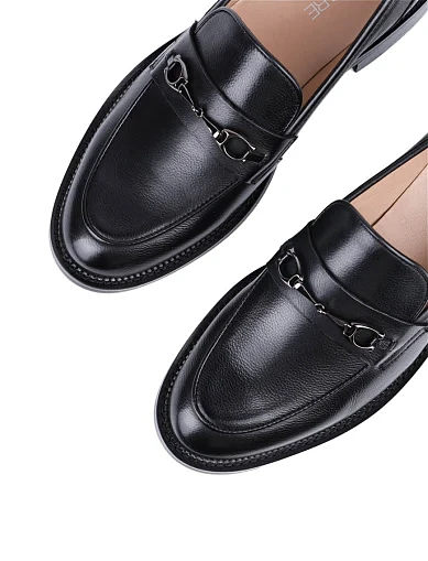 Женские туфли лоферы Attizzare кожаные черные - фото 5 - Miraton