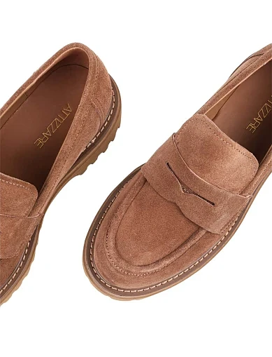 Женские туфли лоферы Attizzare велюровые бежевые - фото 5 - Miraton