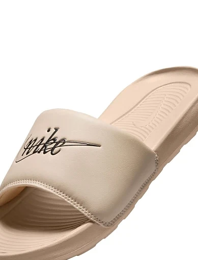 Женские шлепанцы Nike Victori One резиновые бежевые - фото 7 - Miraton