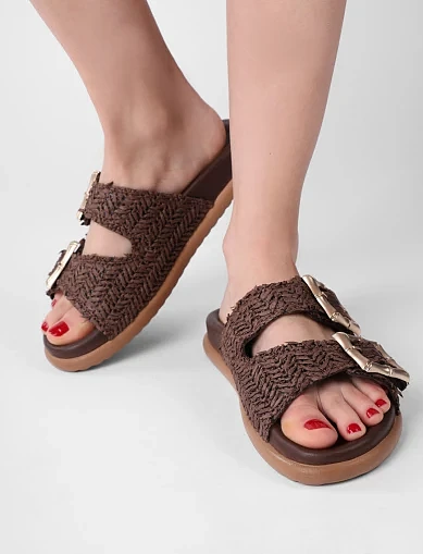 Женские шлепанцы Attizzare кожаные коричневые - фото 1 - Miraton