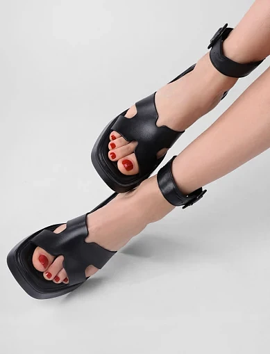 Женские босоножки Attizzare кожаные черные - фото 1 - Miraton