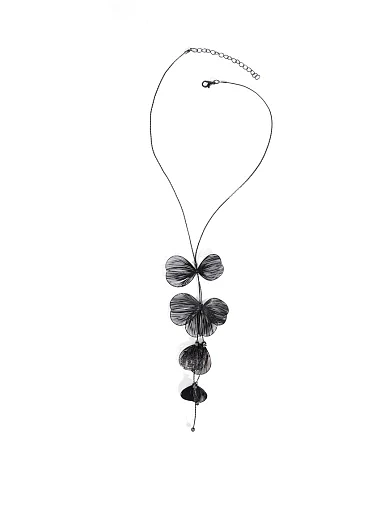 Ожерелье MIRATON с подвеской цветок черное - фото 1 - Miraton