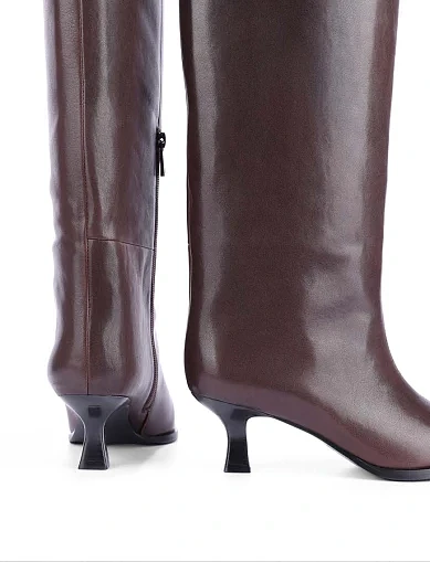 Женские сапоги кожаные коричневые - фото 2 - Miraton