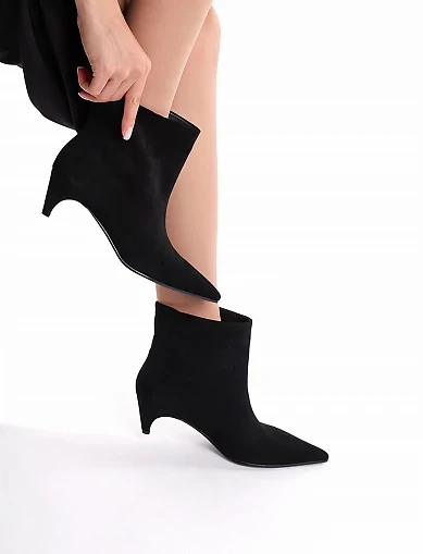 Женские ботинки MIRATON велюровые черные - фото 1 - Miraton