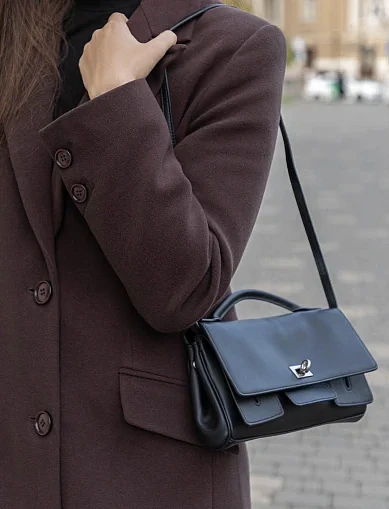 Женская сумка кросс-боди кожаная черная - фото 2 - Miraton