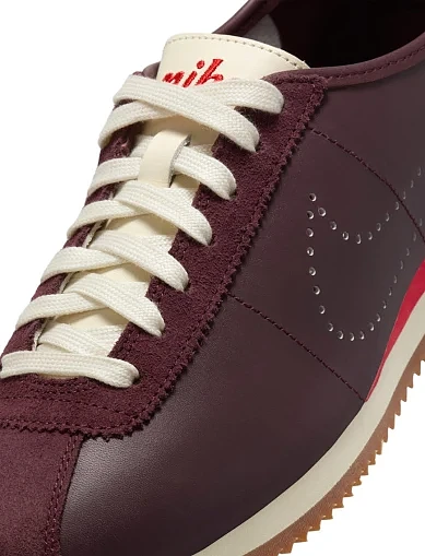 Женские кроссовки Nike Cortez кожаные коричневые - фото 5 - Miraton