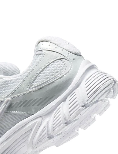 Женские кроссовки Nike V5 Rnr текстильные белые - фото 9 - Miraton