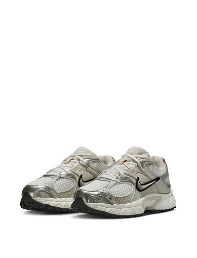 Женские кроссовки Nike V5 Rnr текстильные бежевые - фото 3 - Miraton