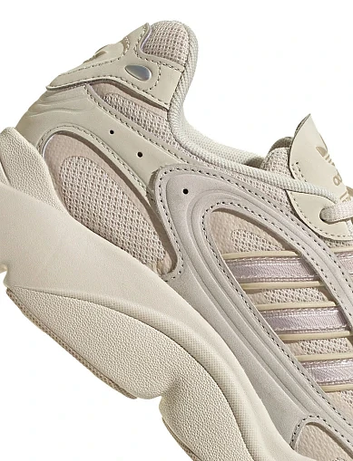 Женские кроссовки Adidas OZMILLEN кожаные молочного цвета - фото 7 - Miraton